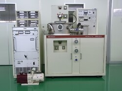スパッタ装置　<br />
島津製作所　HSR-521A