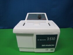 超音波洗浄器　<br />
ブランソン　2510J-MT　<br />
発振周波数42kHz　100W　<br />
槽寸法 W235 D135 H102